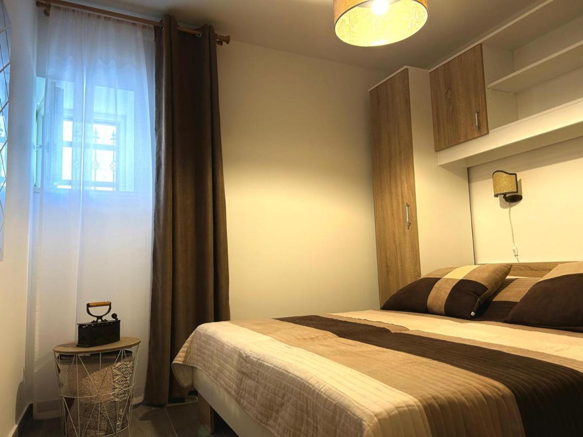 Apartments Villa Mira Kaštela Екстериор снимка