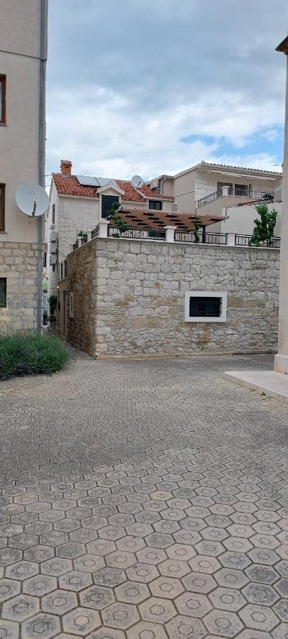 Apartments Villa Mira Kaštela Екстериор снимка
