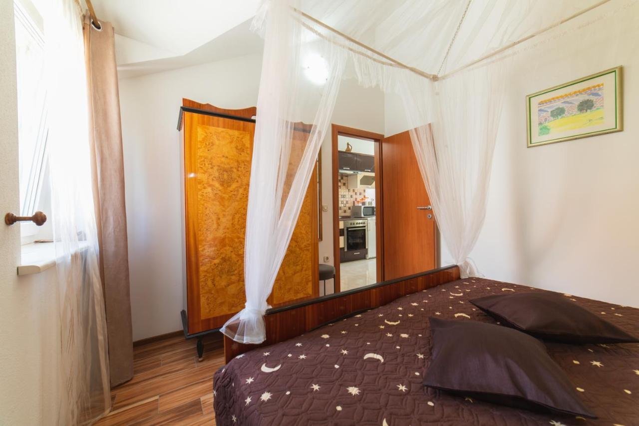 Apartments Villa Mira Kaštela Екстериор снимка