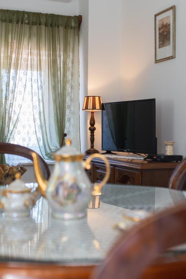 Apartments Villa Mira Kaštela Екстериор снимка