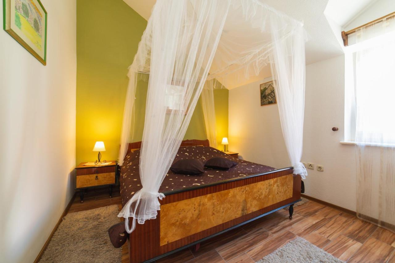 Apartments Villa Mira Kaštela Екстериор снимка