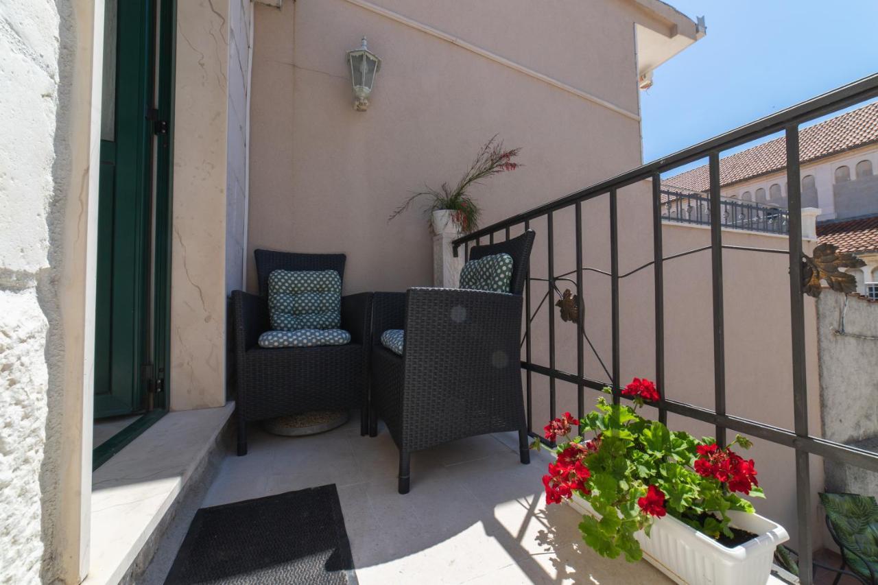 Apartments Villa Mira Kaštela Екстериор снимка