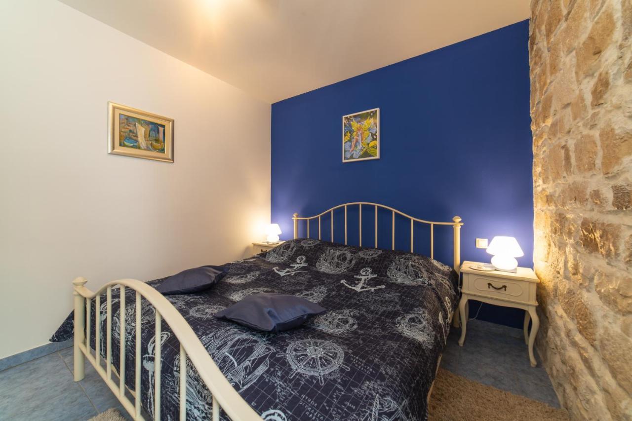 Apartments Villa Mira Kaštela Екстериор снимка