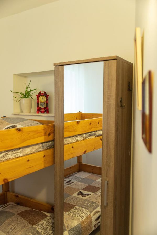 Apartments Villa Mira Kaštela Екстериор снимка