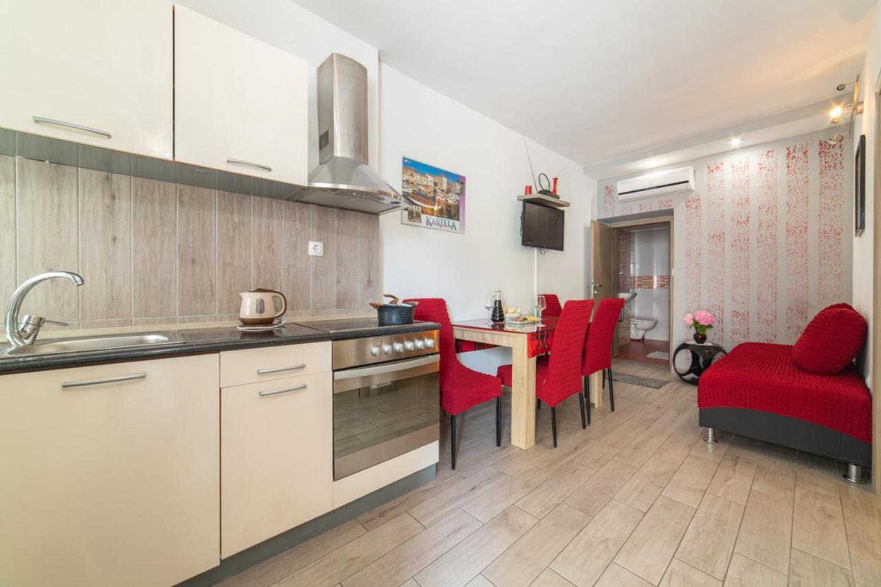 Apartments Villa Mira Kaštela Екстериор снимка